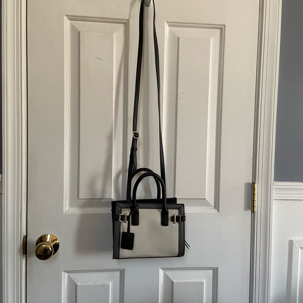 Nine West Crossbody. Adjustable Strap. Mini-Bag.